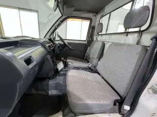 White 2000 Daihatsu Hijet Truck 2WD kei truck for sale, stock KTD-0827 (photo 9)