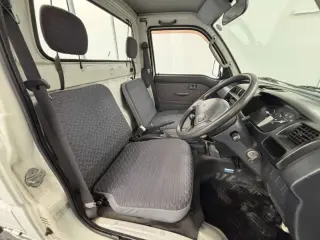 White 2000 Daihatsu Hijet Truck 2WD kei truck for sale, stock KTD-0828 (photo 9)