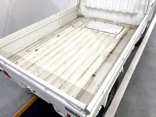 White 2000 Daihatsu Hijet Truck 4WD kei truck for sale, stock KTD-0830 (photo 5)