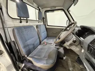 White 2000 Mitsubishi Minicab Truck 4WD kei truck for sale, stock KTD-0847 (photo 9)