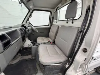 White 2000 Mitsubishi Minicab Truck 4WD kei truck for sale, stock KTD-0849 (photo 9)