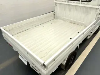 White 2000 Mitsubishi Minicab Truck 4WD kei truck for sale, stock KTD-0849 (photo 5)