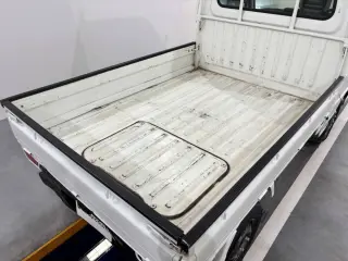 2000 Subaru Sambar Truck — White 4WD Kei Trucks, photo 5 of 27