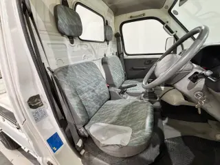 2000 Suzuki Carry Truck — White 4WD Kei Trucks, photo 8 of 25