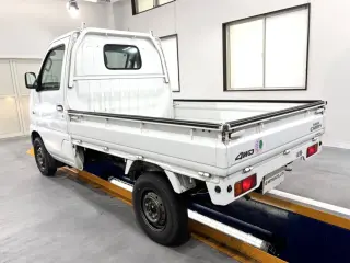 2000 Suzuki Carry Truck — White 4WD Kei Trucks, photo 3 of 25