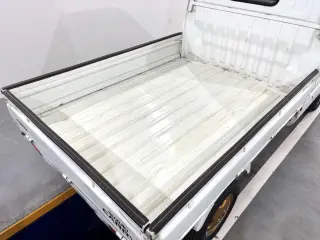 2000 Suzuki Carry Truck — White 4WD Kei Trucks, photo 5 of 24