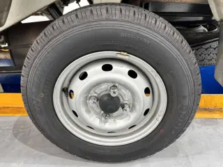 2001 Daihatsu Hijet Truck — White 2WD Kei Trucks, photo 15 of 24