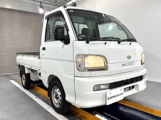 2001 Daihatsu Hijet Truck — White 2WD Kei Trucks, photo 1 of 24