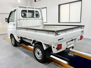 2001 Daihatsu Hijet Truck — White 2WD Kei Trucks, photo 3 of 24