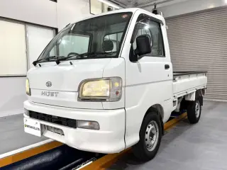 2001 Daihatsu Hijet Truck — White 2WD Kei Trucks, photo 2 of 24
