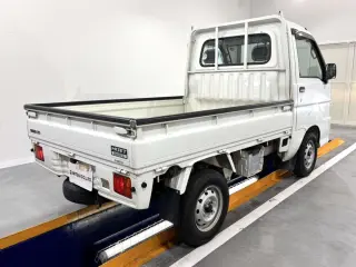 2001 Daihatsu Hijet Truck — White 2WD Kei Trucks, photo 4 of 24