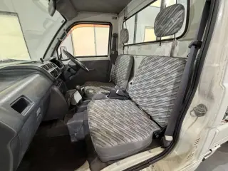 2001 Daihatsu Hijet Truck — White 4WD Kei Trucks, photo 9 of 25