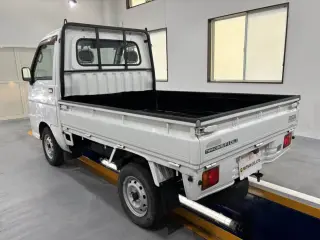 2001 Daihatsu Hijet Truck — White 4WD Kei Trucks, photo 3 of 25