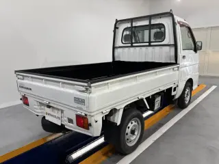 2001 Daihatsu Hijet Truck — White 4WD Kei Trucks, photo 4 of 25