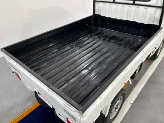 2001 Daihatsu Hijet Truck — White 4WD Kei Trucks, photo 5 of 25