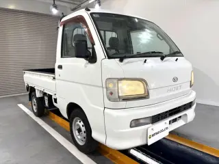 2001 Daihatsu Hijet Truck — White 4WD Kei Trucks, photo 1 of 25