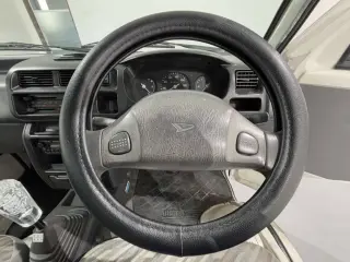White 2001 Daihatsu Hijet Truck 4WD kei truck for sale, stock KTD-0866 (photo 9)