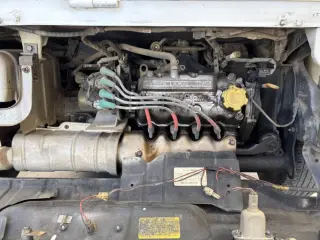 2001 Subaru Sambar Truck — White 4WD Kei Trucks, photo 7 of 28