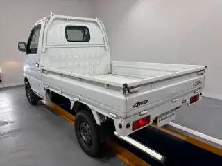 2001 Suzuki Carry Truck — White 4WD Kei Trucks, photo 3 of 24