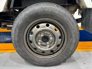 2001 Suzuki Carry Truck — White 4WD Kei Trucks, photo 16 of 24