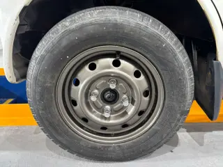 2001 Suzuki Carry Truck — White 4WD Kei Trucks, photo 17 of 24
