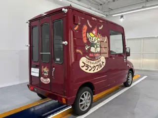 Red 1990 Daihatsu Mira Walkthrough Van 2WD JDM van for sale, stock KTD-0881 (photo 5)