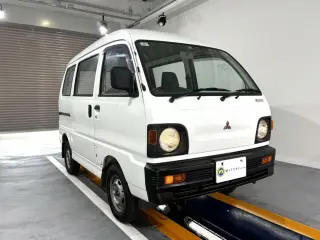 White 1993 Mitsubishi Minicab Van 4WD JDM van for sale, stock KTD-0886 (photo 1)