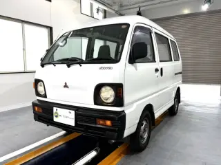 White 1993 Mitsubishi Minicab Van, 72,000 miles, 3G83 660 cc, stock KTD-0886 (photo 2)