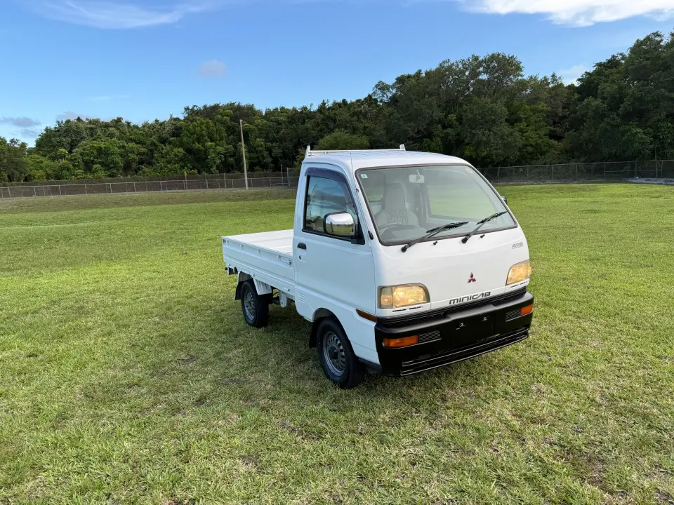 1998 Mitsubishi Minicab — White 4WD Kei Trucks, photo 1 of 41