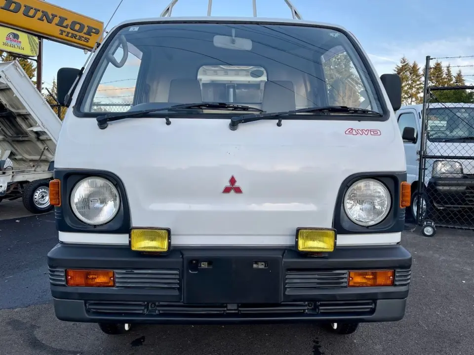 1991 Mitsubishi Minicab SD Dump 4WD, 2Hi-4Hi-4Lo, 4MT, AC, LSD — White Mini Dump Trucks, photo 1 of 9