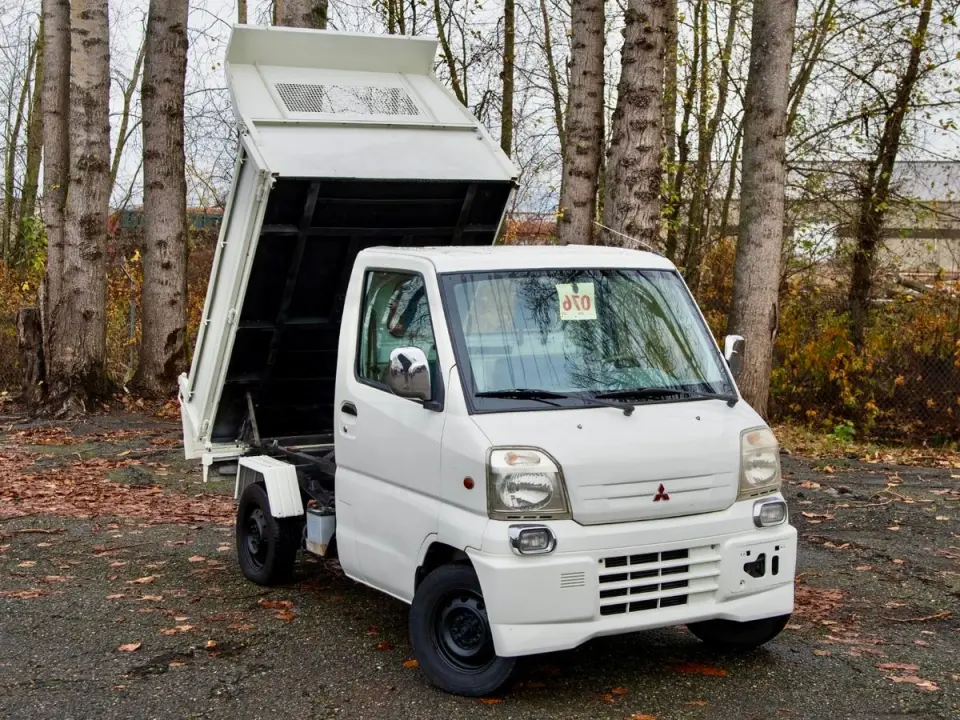 1999 Mitsubishi Minicab HD Dump 4WD, 2Hi-4Hi-4Lo, PS, AC, 5MT, LSD — Calgary White Mini Dump Trucks, photo 1 of 9