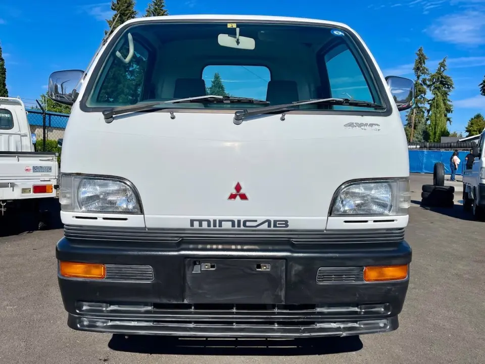 1997 Mitsubishi Minicab VX Special Edition 4WD, 2Hi-4Hi-4Lo, 5MT, PS — White Kei Trucks, photo 1 of 9