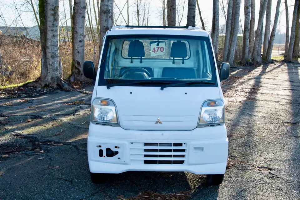 2000 Mitsubishi Minicab Special Edition 4WD, 2Hi-4Hi-4Lo, PS, AC, 5MT — Passo White Kei Trucks, photo 1 of 9