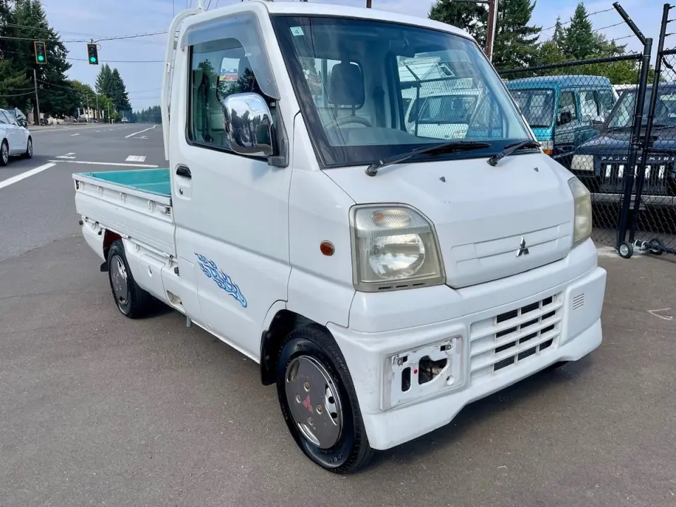2000 Mitsubishi Minicab Special Edition RWD, PS, AC, Automatic, Rare! — White Kei Trucks, photo 1 of 9