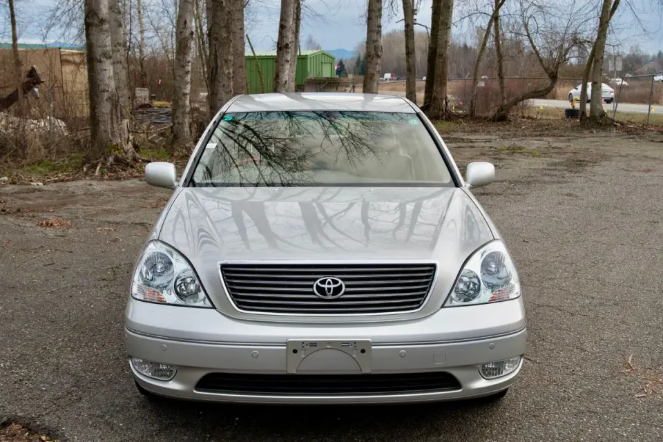 2001 Toyota Celsior Type C RWD, Fully Loaded, Auto, Like New! — Millennium Silver Metallic JDM Sedans & Sports, photo 1 of 9