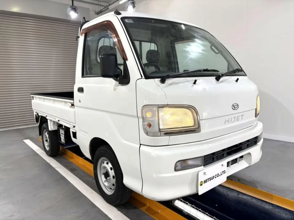 2001 Daihatsu Hijet Truck — White 4WD Kei Trucks, photo 1 of 25